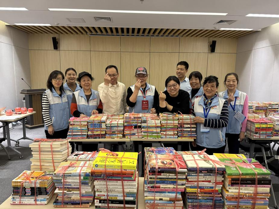 北京丰台区图书馆组织学校向贵州台江城关五小捐赠图书